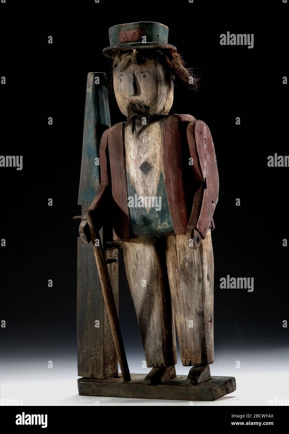 Uomo articolato con cappello. Gli artisti spesso hanno fatto giocattoli con braccia e gambe mobili. I creatori di queste due figure inoltre hanno aggiunto i particolari realistici quali i pantaloni di tessuto e la fondina di cuoio di Sailor ed i capelli reali sull'uomo. Foto Stock