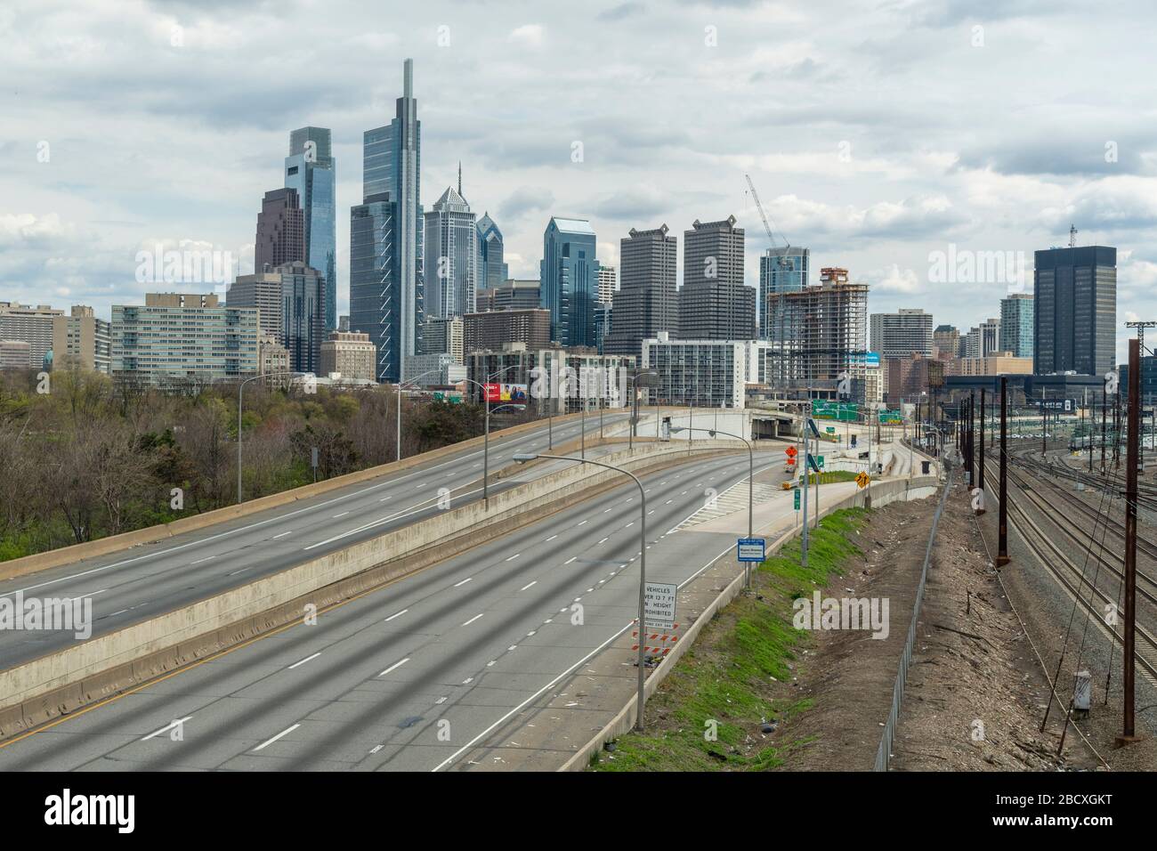 Autostrada vuota a causa di Coronavirus, Philadelphia, Pennsylvania USA Foto Stock