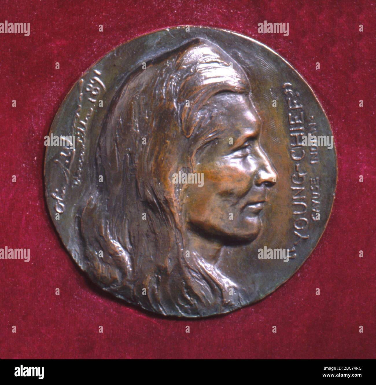 YoungChief a Cayuse indiano. Non prima furono le ultime tribù indiane a nutrire riserve di quanto gli americani decisi a celebrare il loro valore e nobiltà. Olin Warner fu incaricato dal suo amico Charles Erskine Scott Wood di commemorare questi capi indiani occidentali, che erano stati delocalizzati dal governo. Foto Stock