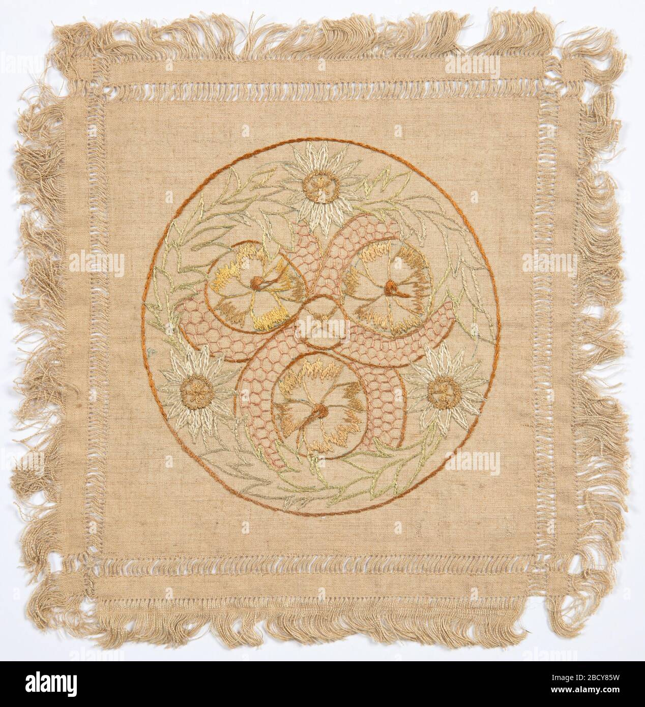 Dily. Ricerca in ProgressDogy ricamato con motivo circolare floreale Art Nouveau con filo di seta multicolore. Dily Foto Stock