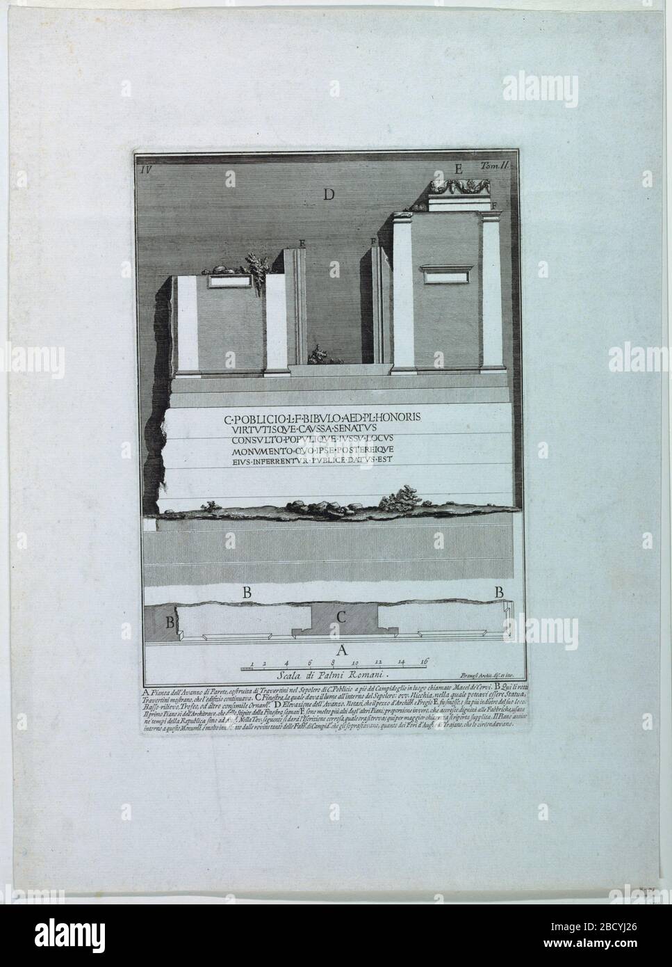 Piatto IV vol II di le Antichita Romane. Ricerca in Rectangle ProgressVertical. Frammento della facciata di un edificio romano, recante l'iscrizione: 'C. POBLICIO. L. F. BIBVLO..." Sotto, scala, ed iscrizione di sei-linea. In basso a destra : 'Arca Piranesi. Dis. Et. inc.'Focillon 226 piatto IV vol II di le Antichita Romane Foto Stock