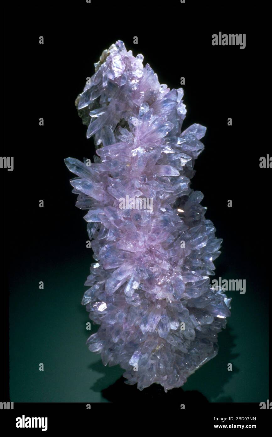 Fotografia di creedite (171131) dalla National Mineral Collection Creedite Foto Stock