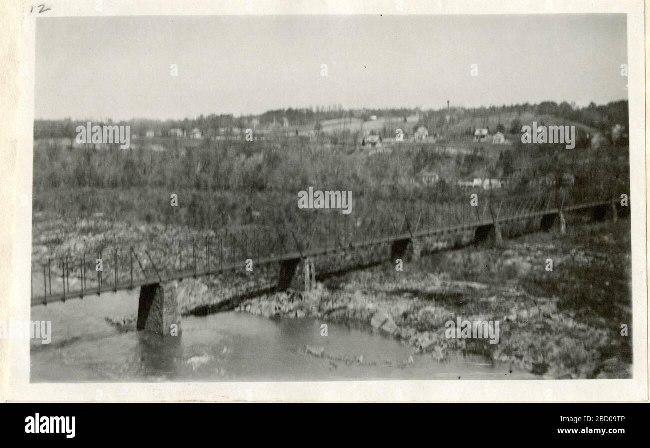 Ponte della catena. Sfondo mostra una vista dei Palisades, Washington, D.C.Smithsonian Institution Archives, Record Unit 7355, Martin A. Gruber Photograph Collection, Image No. Chain Bridge Foto Stock