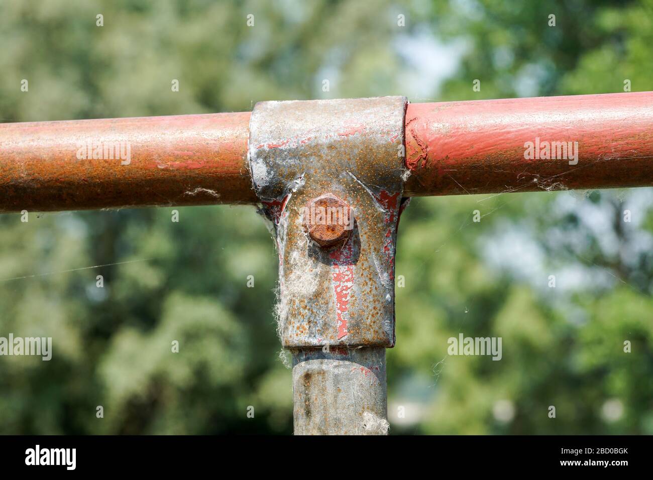 Morsetto per tubi per ponteggi e parti, una parte importante della  resistenza dell'edificio ai morsetti per ponteggi utilizzati da vicino sul  cantiere, piattaforme per palco Foto stock - Alamy