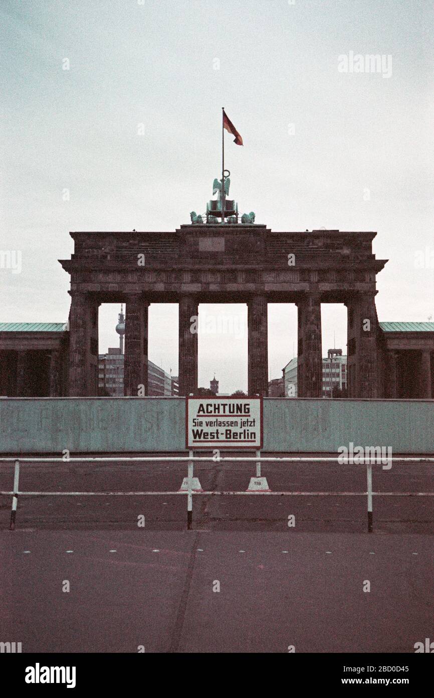 Porta di Brandeburgo vista da Berlino Ovest, ottobre 1980, Berlino Ovest, Germania Ovest Foto Stock