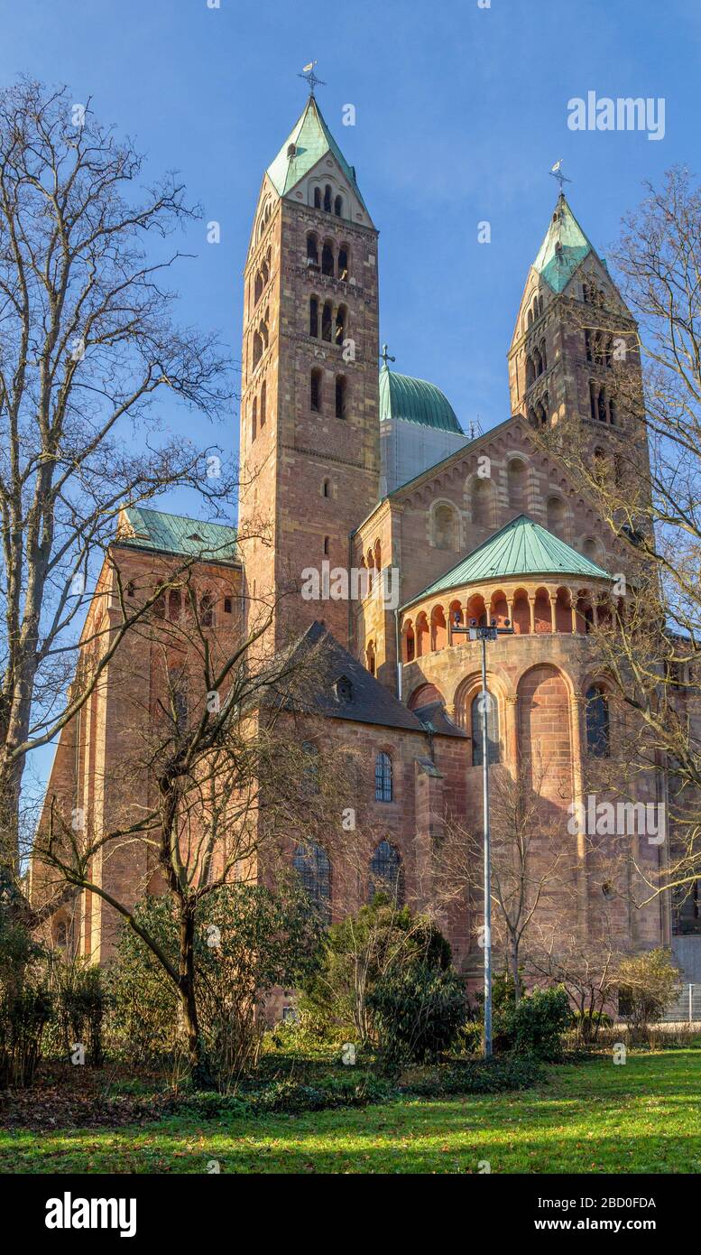 La Cattedrale di Speyer si trova a Speyer, in Germania, alla sera Foto Stock