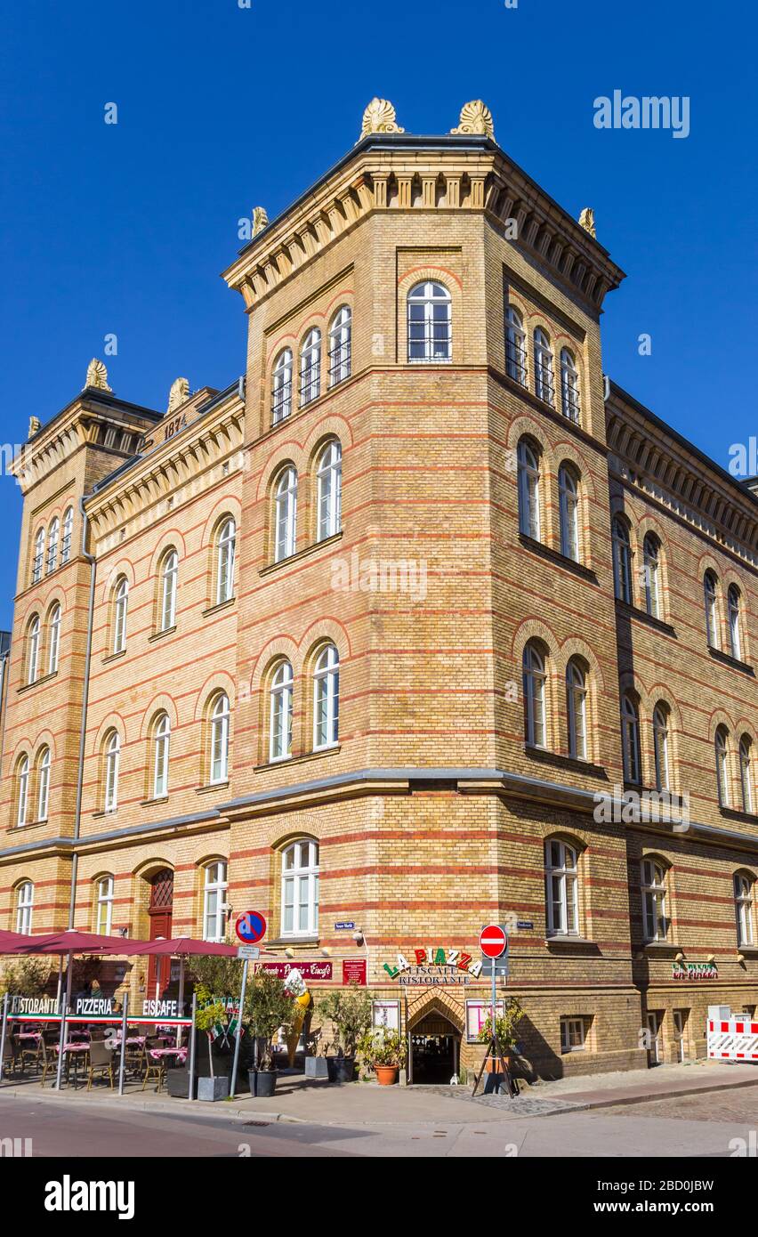 Ristorante italiano in un edificio storico a Stralsund, Germania Foto Stock