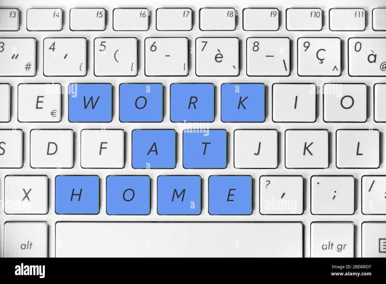 Lavoro a casa scritto su uno sfondo della tastiera del computer Foto Stock