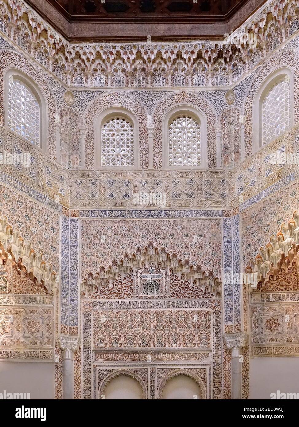 Spagna, Andalusia, Granada, Palacio de la Madraza, Universitätsgebäude, innen, ehemaliger Gebetsraum mit maurischen Fresken Foto Stock