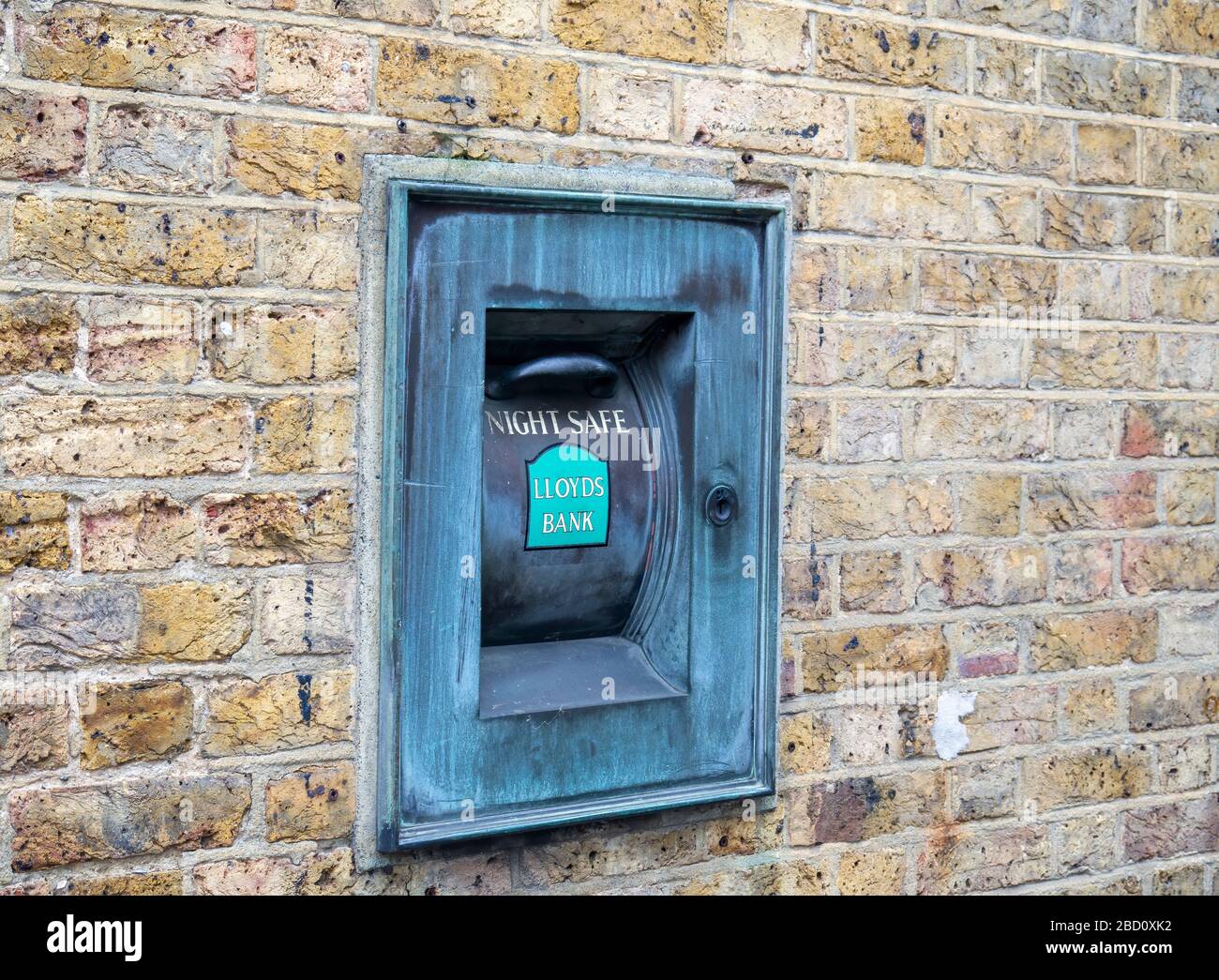 LONDRA, Regno Unito - 15 2020 MARZO: Notte al sicuro per Lloyds Bank a muro. Sicurezza del denaro, banche. Foto Stock