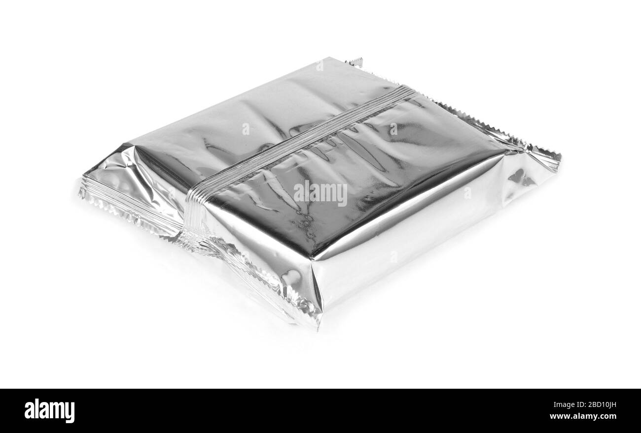 confezione vuota con pellicola per snack isolata su sfondo bianco Foto Stock