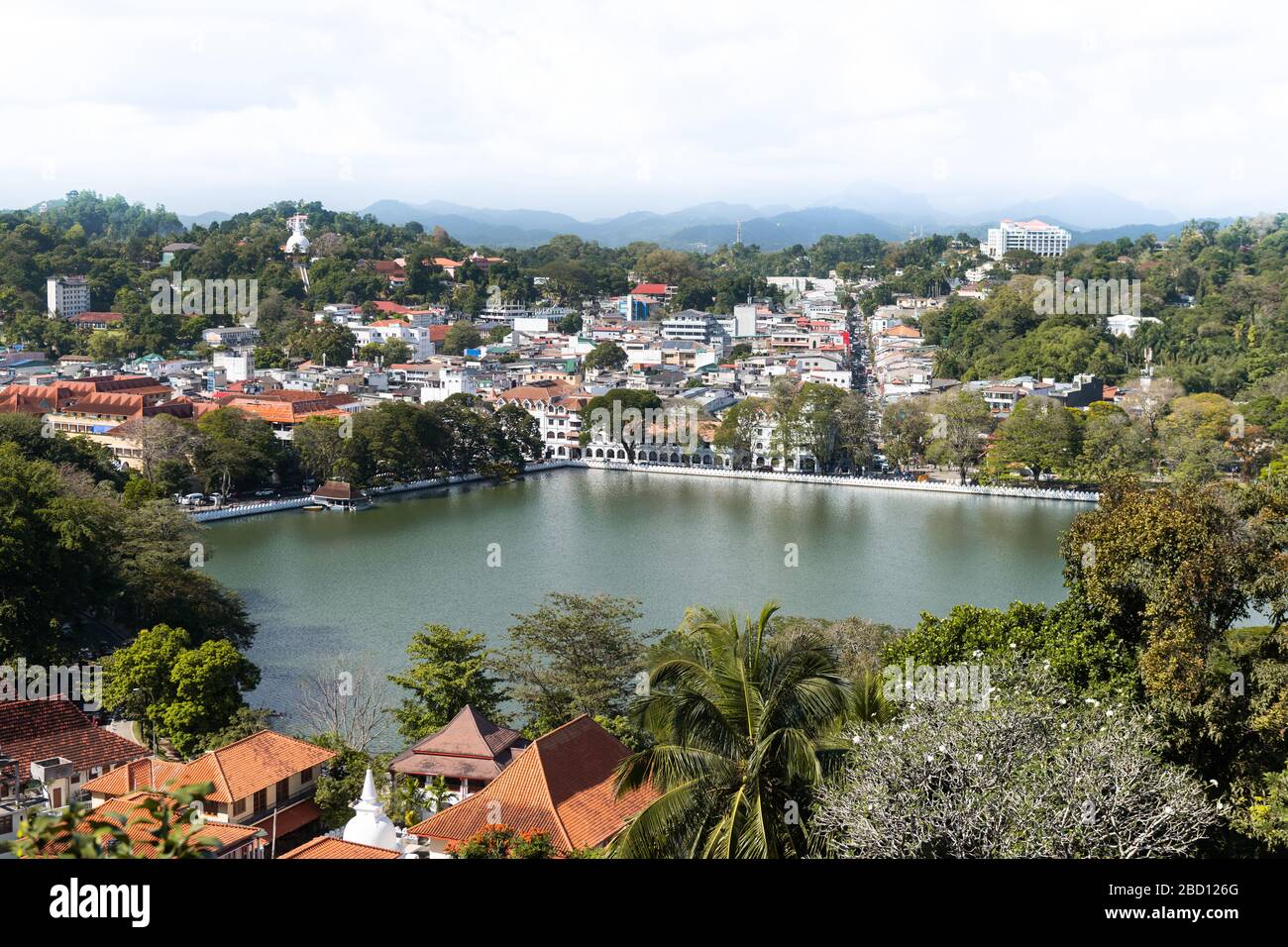 Bella città di Kandy e lago, Kandy, Sri Lanka Foto Stock