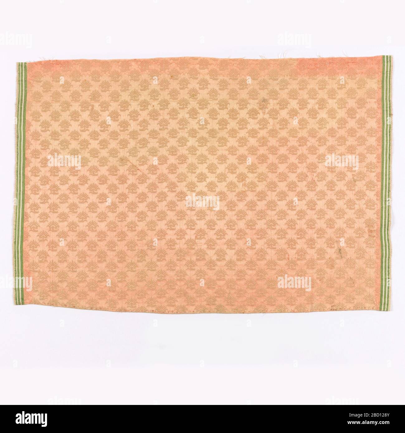 Frammento. Ricerca in ProgressSmall ripetizione regolare in salmone e crema.Selvage ad entrambi i lati. Frammento Foto Stock