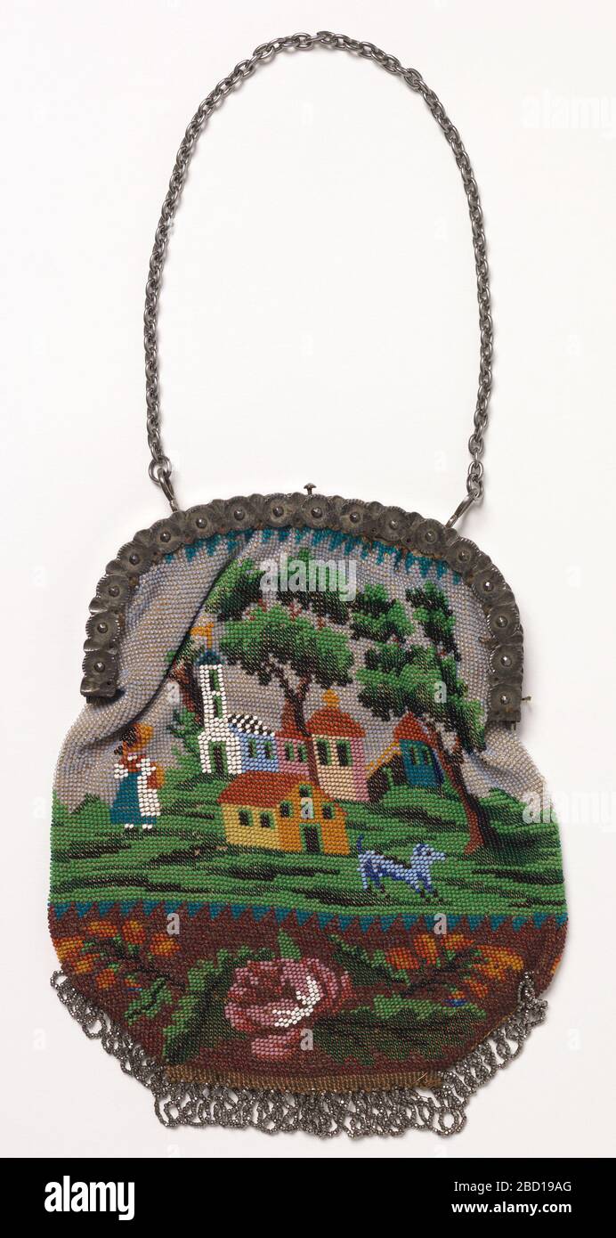 Borsa. Ricerca in borsa ProgressFlat con paesaggi e una fascia floreale in basso. Telaio in acciaio con catena e frangia in acciaio sul bordo inferiore. Fodera in seta bianca. Borsa Foto Stock