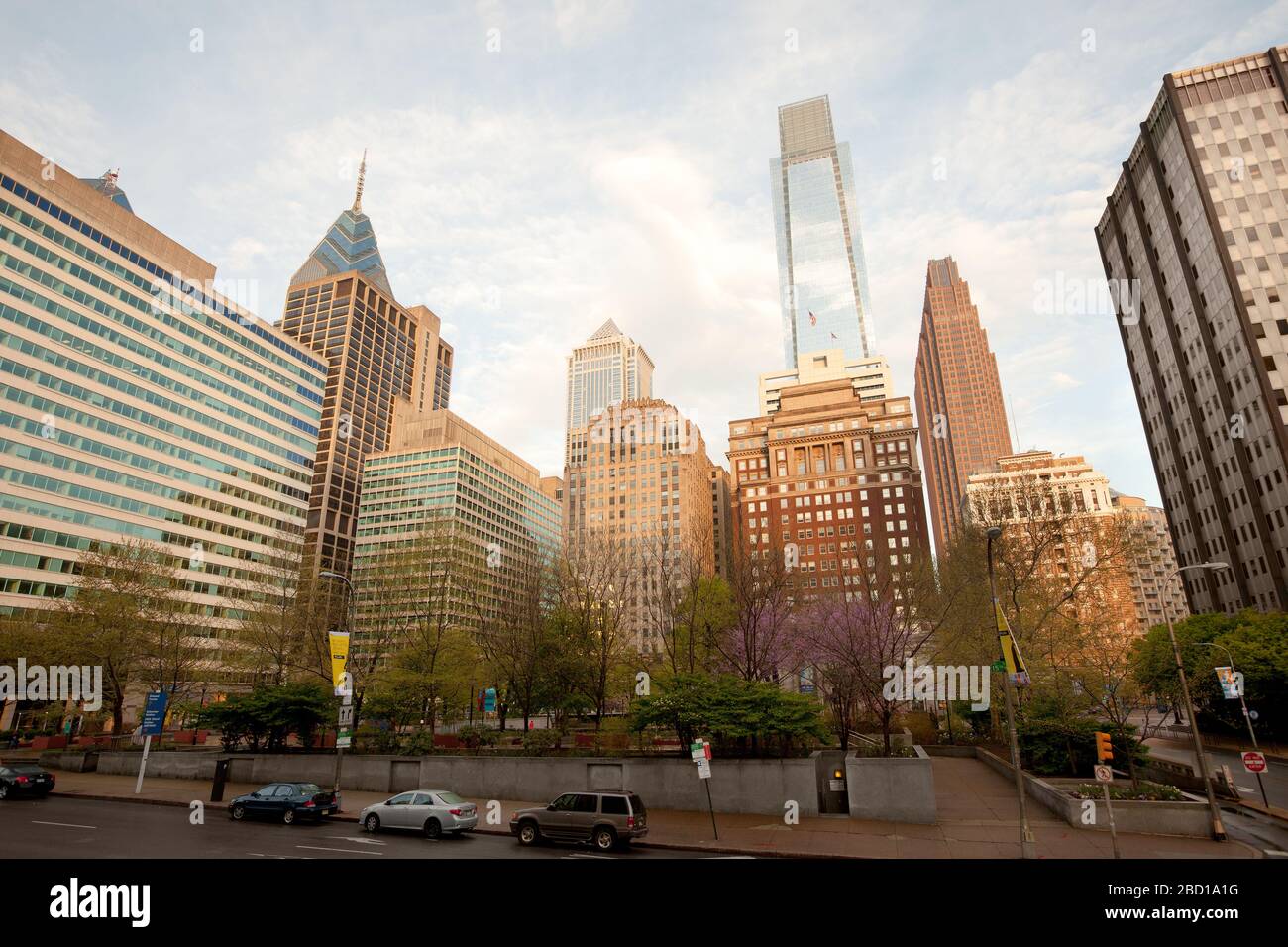 Philadelphia, Pennsylvania, Stati Uniti - edifici moderni nel centro cittadino e JFK Plaza nel quartiere di Rittenhouse Square. Foto Stock