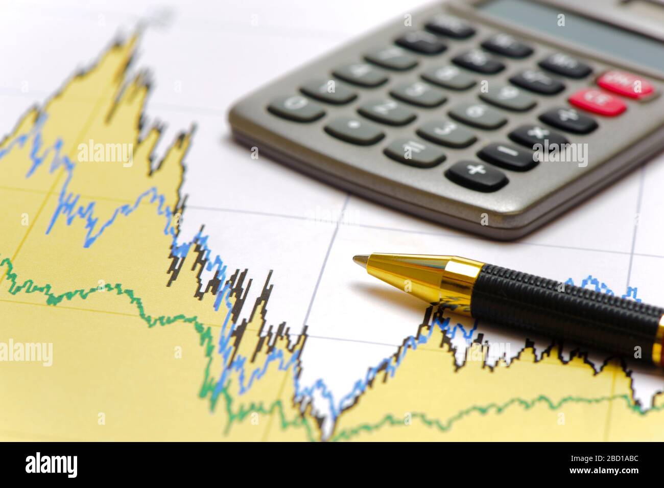 calcolo delle finanze con grafico del mercato dei cambi Foto Stock