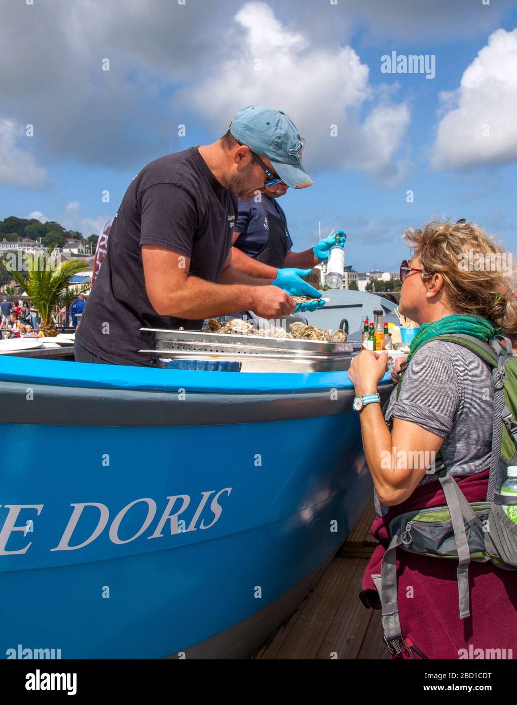 Fresh Oysters on the Wharf, St. Peter Port, Isola di Guernsey, Regno Unito Foto Stock