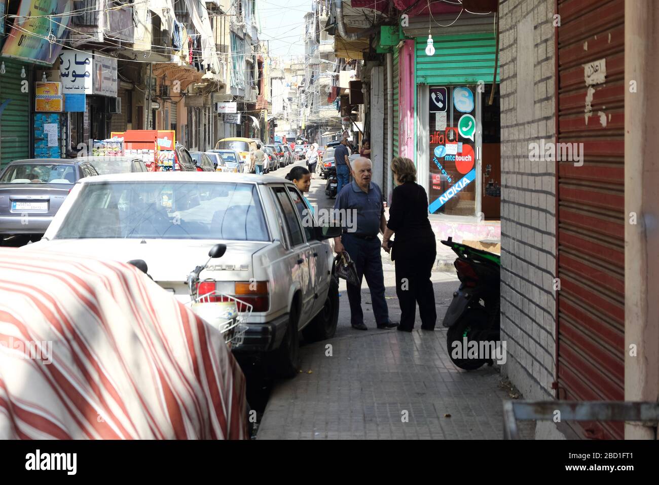 Beirut, Libano - 9 giugno 2017: Vista di strade strette e negozi nella zona vecchia della città. Foto Stock