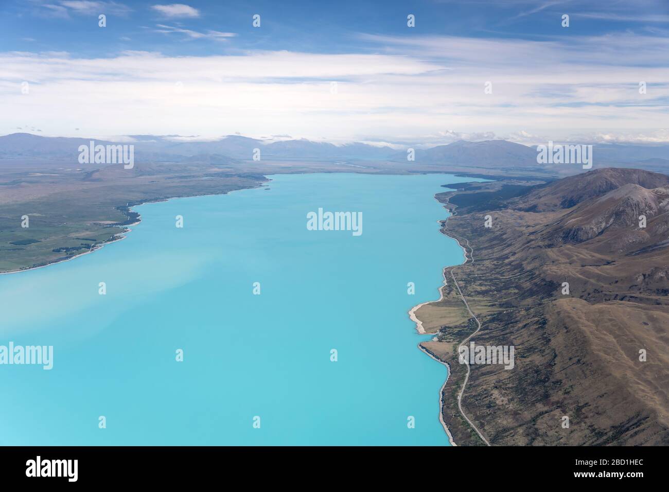 Aereo, da un aliante, di ben Ohau piste di gamma sulla riva occidentale del lago Pukaki, girato in una luce di sorgente luminosa da nord, Canterbury, South Island, New Foto Stock