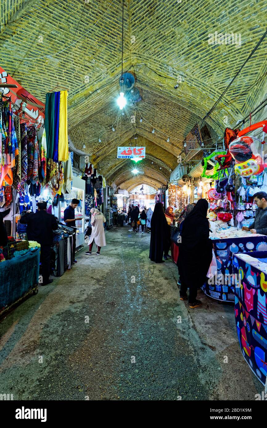Bazar-e Vakil (Vakil Bazaar), interni, Shiraz, Iran, Medio Oriente Foto Stock