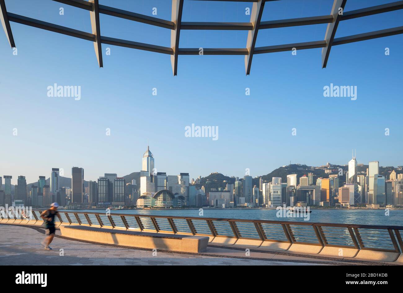 Passeggiata e skyline di Tsim Sha Tsui, Tsim Sha Tsui, Kowloon, Hong Kong, Cina, Asia Foto Stock