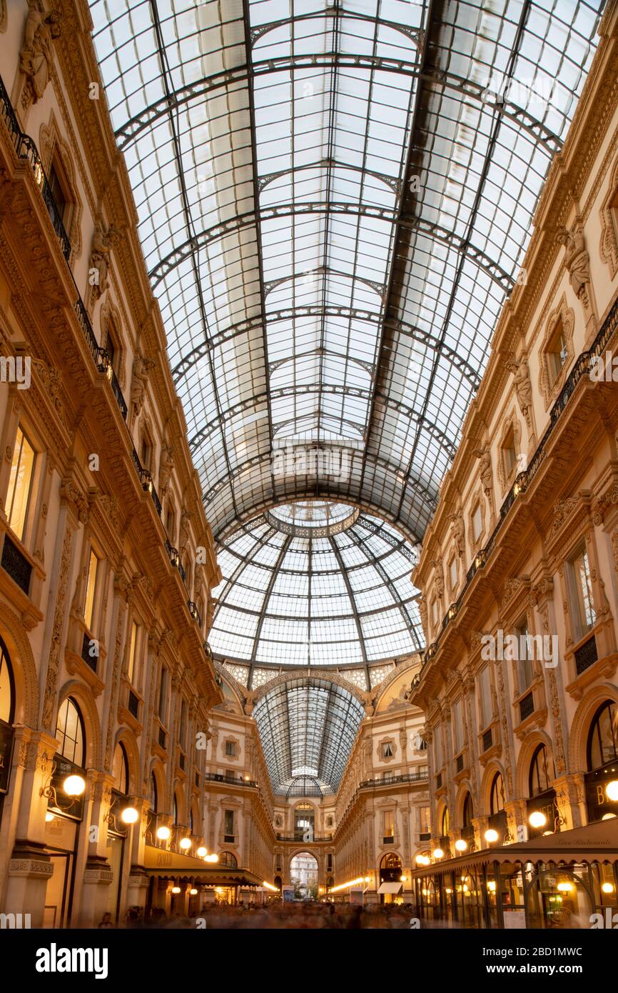 La Galleria Vittorio Emanuele II, una galleria di negozi ornata su Piazza del Duomo, Milano, Lombardia, Italia, Europa Foto Stock