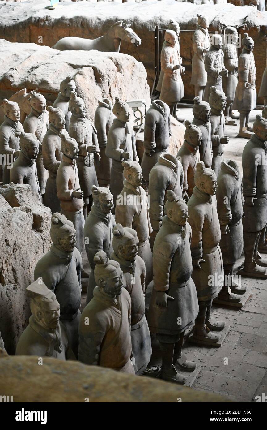 Esercito di terracotta, soldati e un cavallo, sepolto con l'imperatore Qin Shi Huang nel 210-209 a.C., Patrimonio dell'Umanità dell'UNESCO, Xian, Shaanxi, Cina, Asia Foto Stock