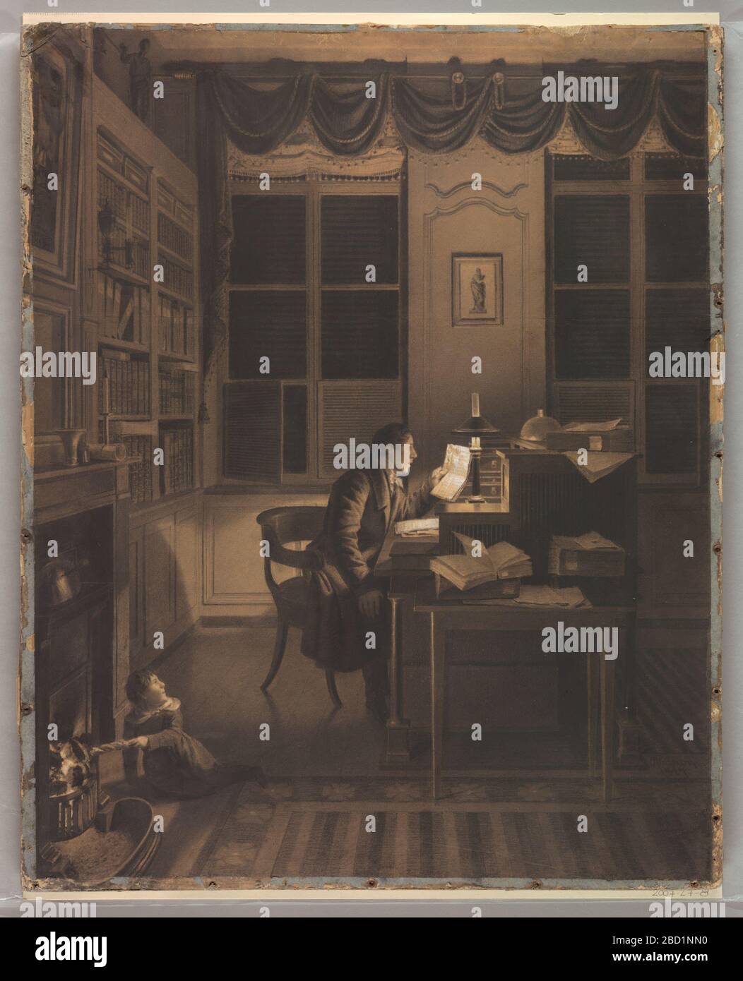Interno con un uomo che legge alla sua scrivania. Ricerca in ProgressQuesto disegno grande del carbone mostra un uomo seduto alla sua scrivania, leggendo un documento. Una lampada tole in stile Impero dona una luce brillante. Un bambino piccolo sembra alimentare la carta nel camino; un bollitore del tè è messo sopra. Interno con un uomo che legge alla sua scrivania Foto Stock