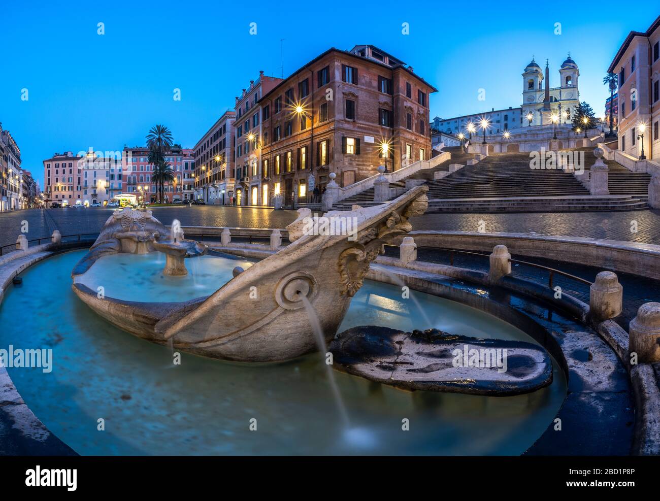 Panoramica di Piazza di Spagna, Fontana della Barcaccia e Trinità dei Monti, Roma, Lazio, Italia, Europa Foto Stock