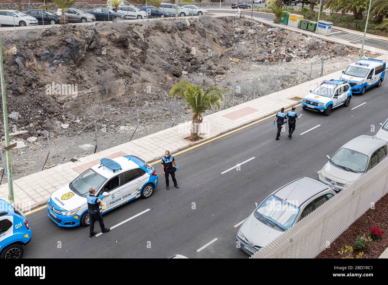 Polizia locale per strada in uno spettacolo di forza, Playa San Juan, Tenerife, Isole Canarie, Spagna Foto Stock