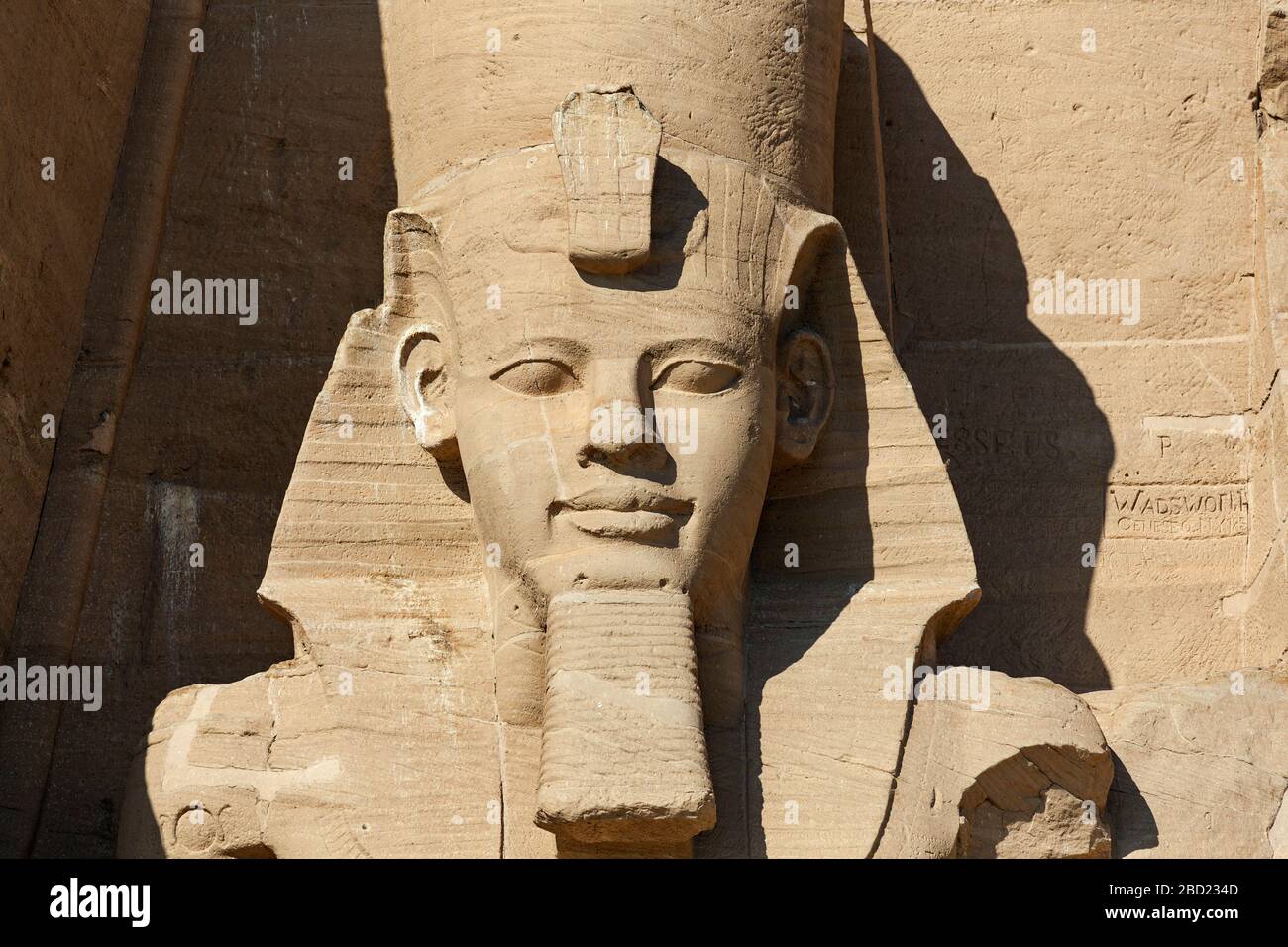 Testa scolpita di Rameses II, Abu Simbel, Egitto Foto Stock