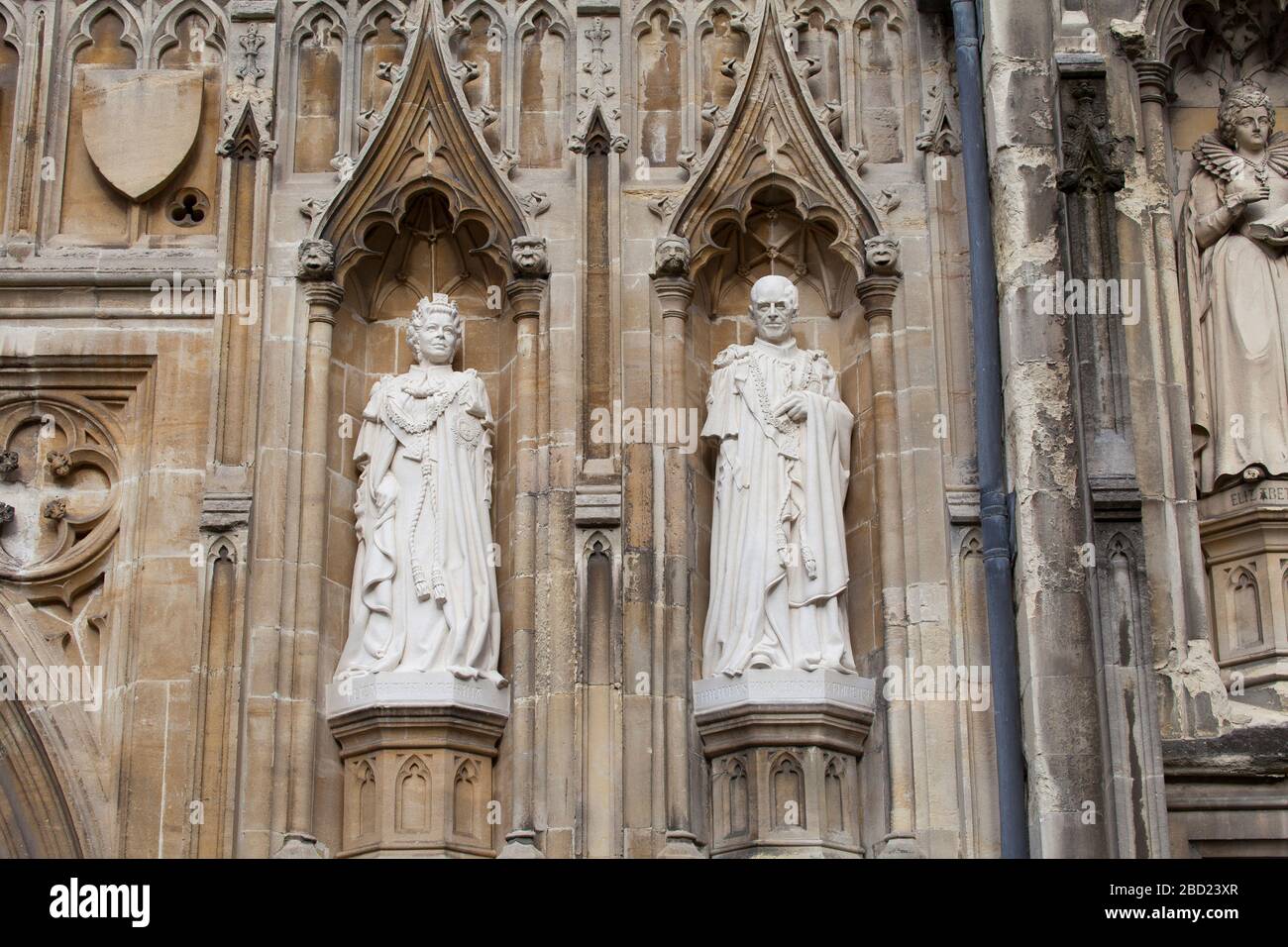 Statue della Regina Elisabetta II e del Principe Filippo alla Cattedrale di Canterbury Foto Stock