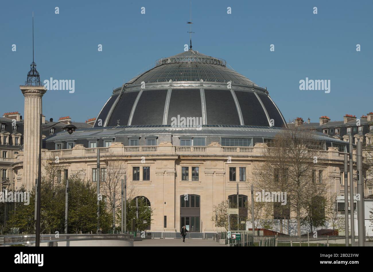 PARIGI LOCKDOWN: GIORNATA DI SOLE A PARIGI Foto Stock