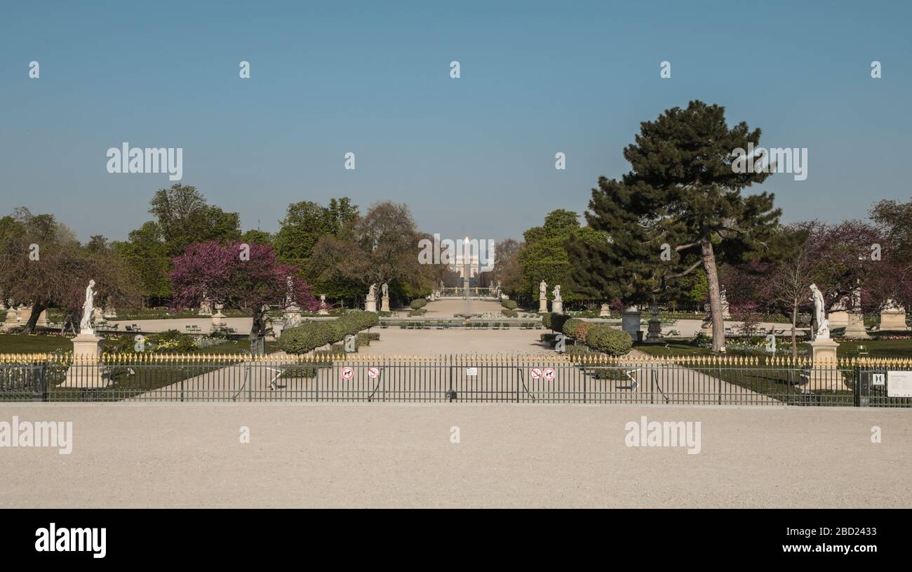 PARIGI LOCKDOWN: GIORNATA DI SOLE A PARIGI Foto Stock