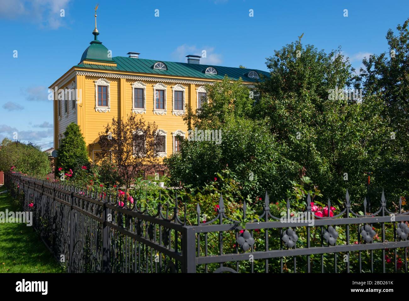 DIVEEVEVO, RUSSIA - 25 AGOSTO 2019: Casa della Nun Dolgintseva sul territorio del monastero Trinity Seraphim-Diveevo nel villaggio di Diveevo. Foto Stock