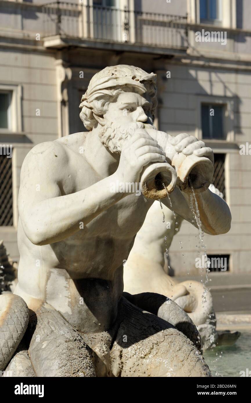 Italia, Roma, Piazza Navona, primo piano fontana Moro Foto Stock