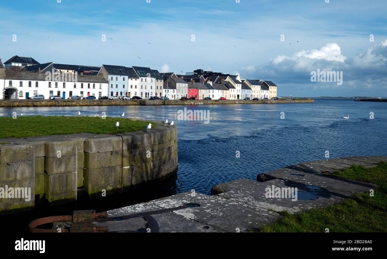 Case colorate sulla Long Walk, Galway City, County Galway, costa occidentale dell'Irlanda Foto Stock