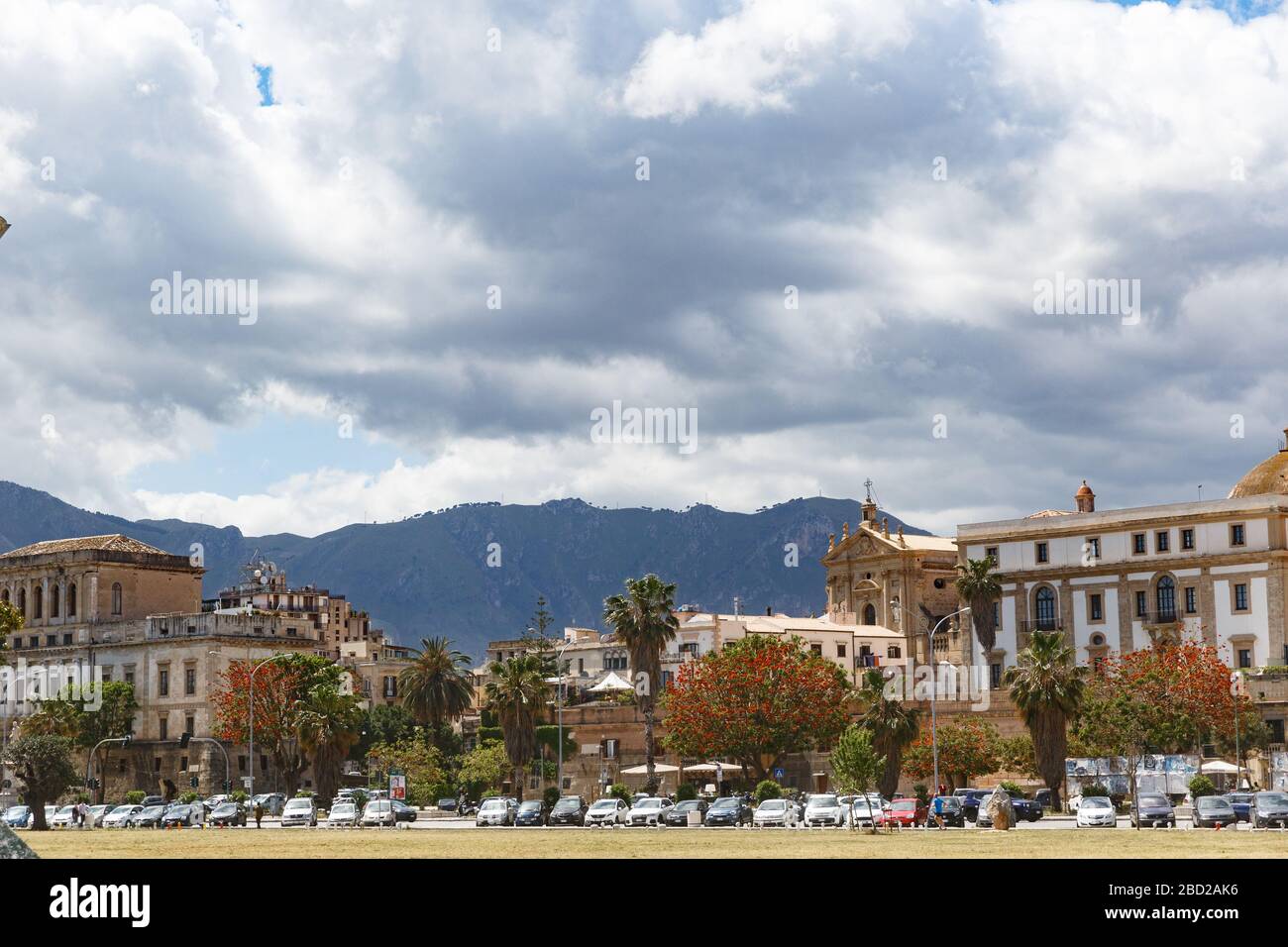 Santa Teresa alla Kalsa Chiesa barocca e porta dei Greci O porta dei Greci Foto Stock