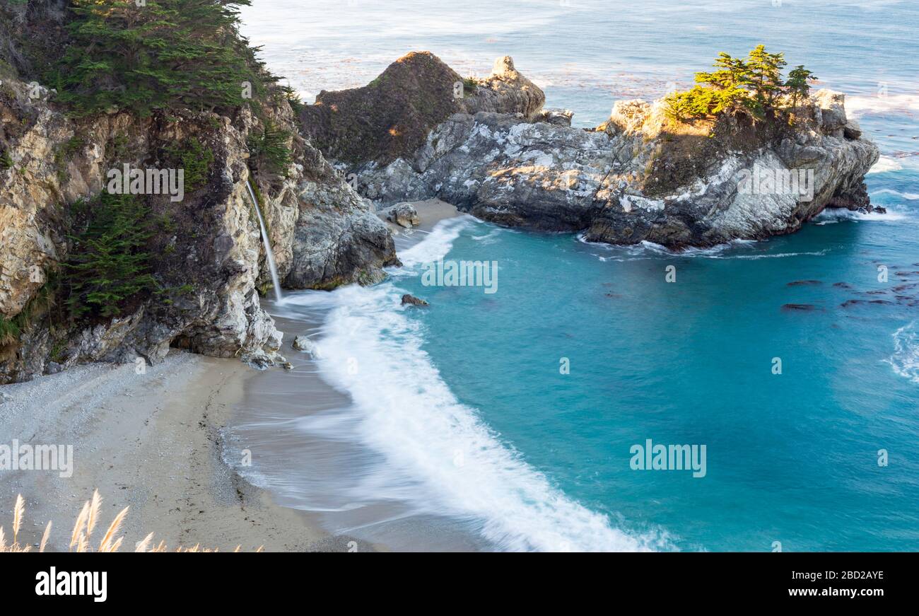 McWay Falls, Julia Pfeiffer state Park, Big sur, California, Stati Uniti Foto Stock