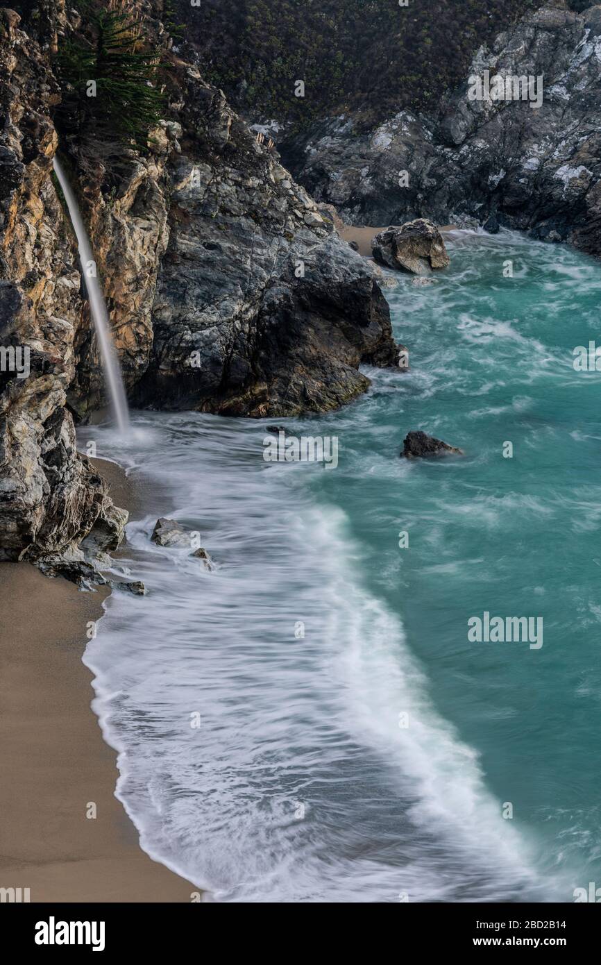 McWay Falls, Julia Pfeiffer state Park, Big sur, California, Stati Uniti Foto Stock