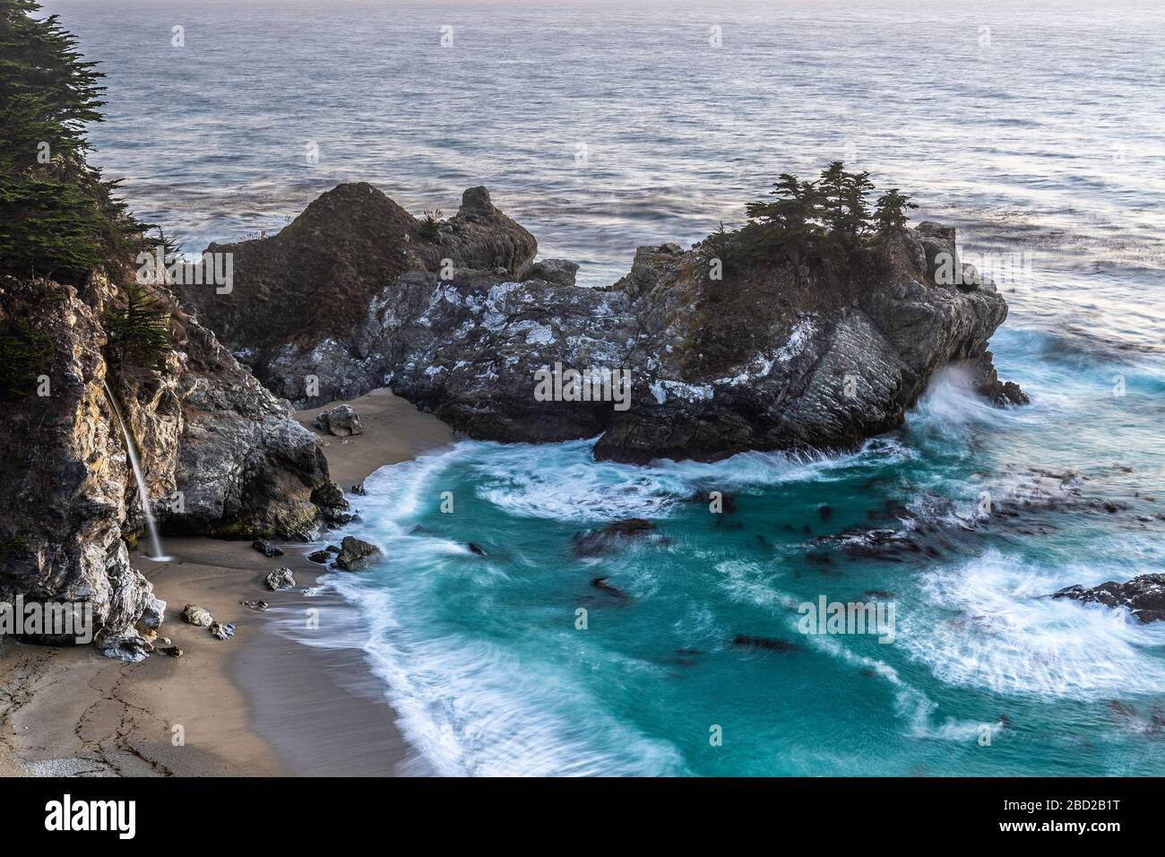 McWay Falls, Julia Pfeiffer state Park, Big sur, California, Stati Uniti Foto Stock