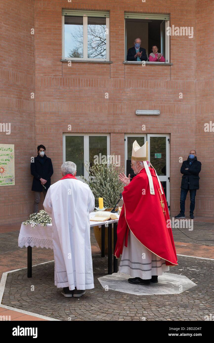 Campobasso,Regione Molise,Italia:l'arcivescovo di Campobasso-Boiano, Giancarlo Maria Bregantini celebra la Messa domenicale al pensionamento Pistilli Foto Stock