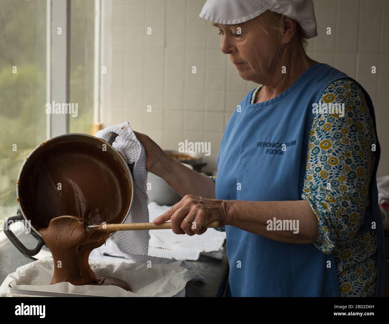 Kris Taylor facendo fugge alla fattoria Veronica su Bryher, isole di Scilly Foto Stock