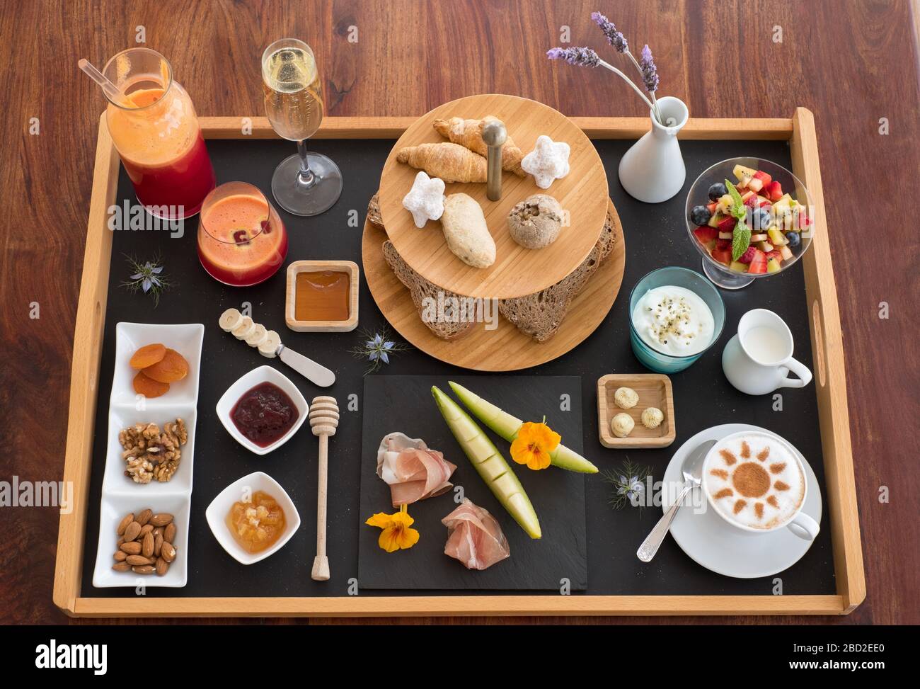 Colazione gourmet presso Infinity 180 Luxury Suites and Spa on Alonissos, nelle Sporadi del Nord della Grecia Foto Stock