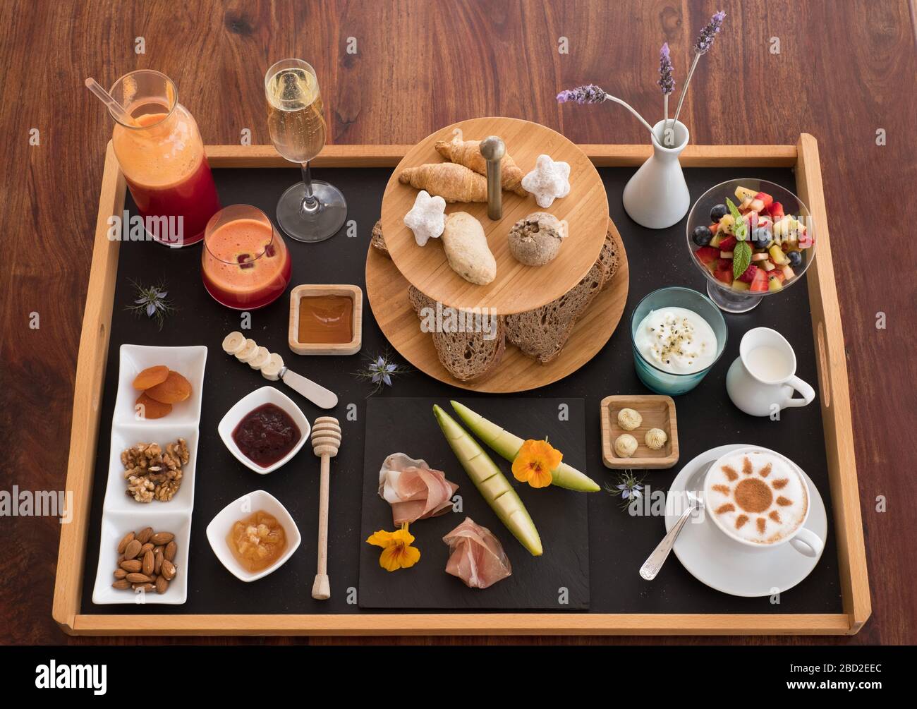 Colazione gourmet presso Infinity 180 Luxury Suites and Spa on Alonissos, nelle Sporadi del Nord della Grecia Foto Stock