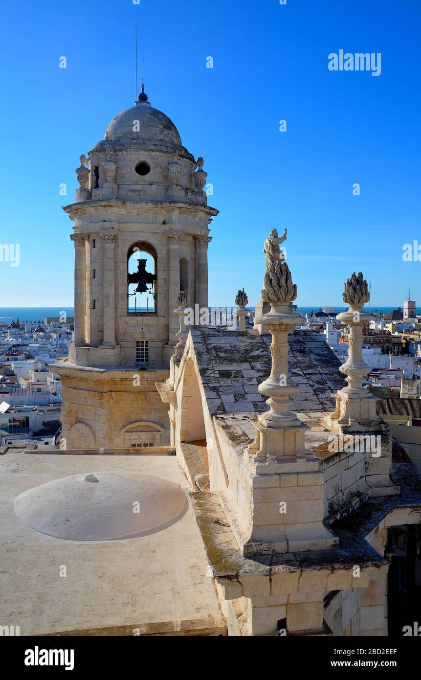 Cadice, Stadt am Atlantik, Andalusia, spagnolo: Blick vom Turm der Catthedrale auf die Altstadt, Panorama Foto Stock