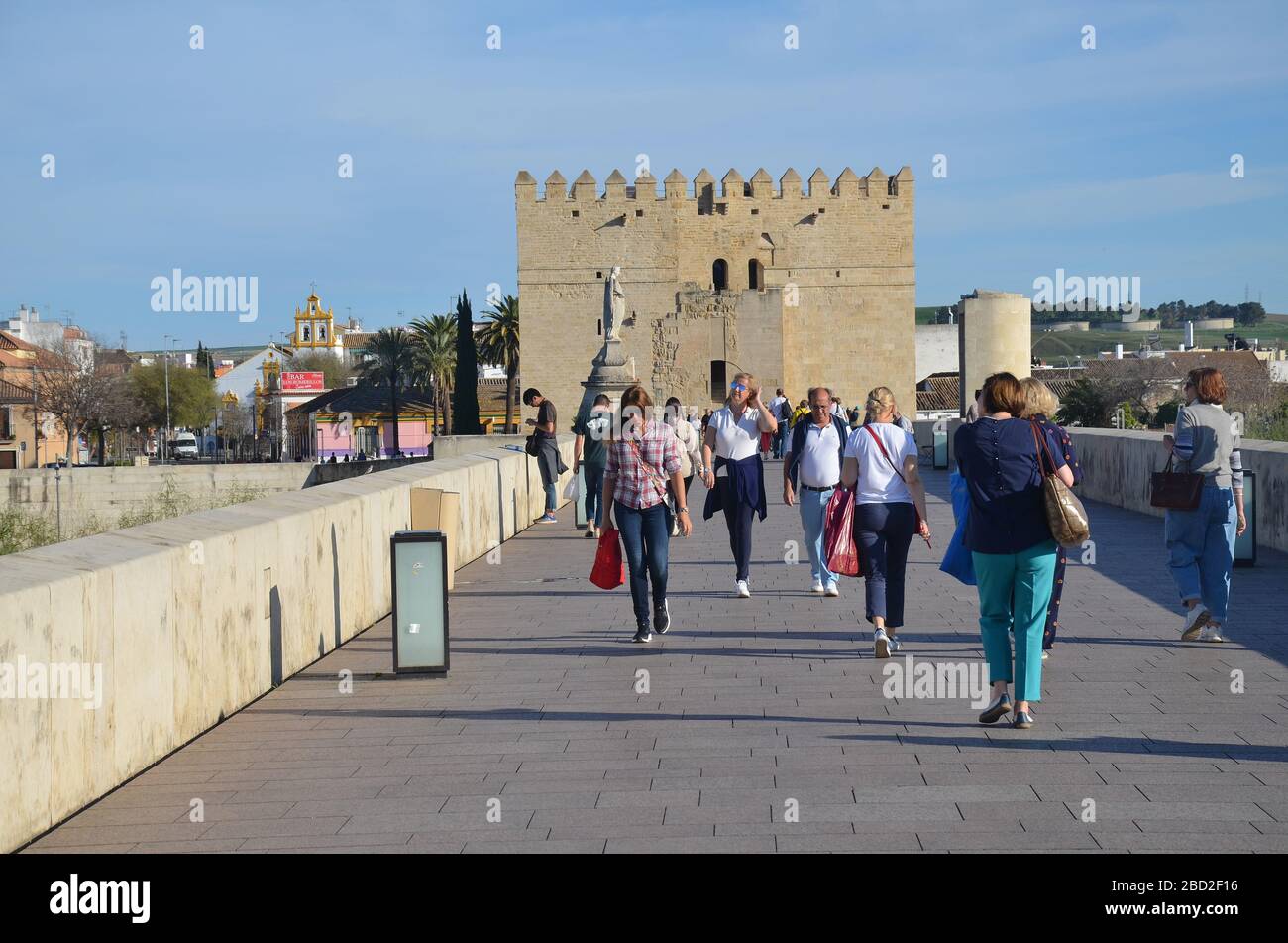 Cordoba in Andalusia, Spanien: Brücke und Tor, Museo Foto Stock