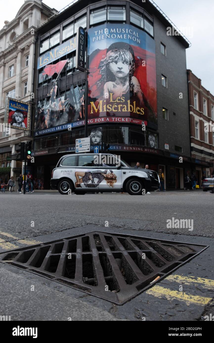 LONDON- il teatro Les Miserables, uno spettacolo di lunga durata famoso in tutto il mondo nel West End di Londra Foto Stock