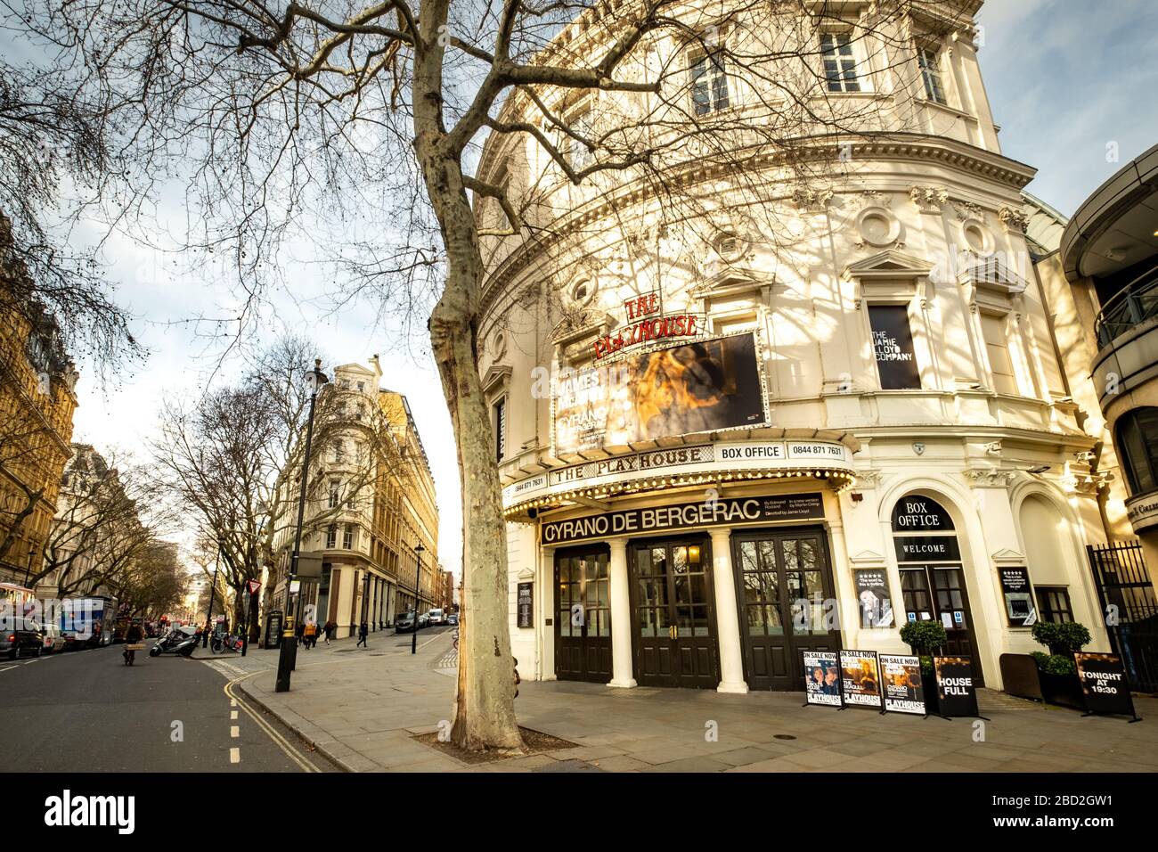 LONDRA - MARZO 2019: Playhouse Theatre vicino a Trafalgar Square nel West End di Londra. Attualmente mostra il Cyrano de Bergerac con James McAvoy Foto Stock