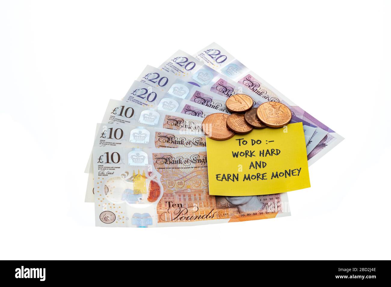 Una lista da fare - guadagnare più soldi su un wad delle banconote britanniche - sfondo bianco Foto Stock